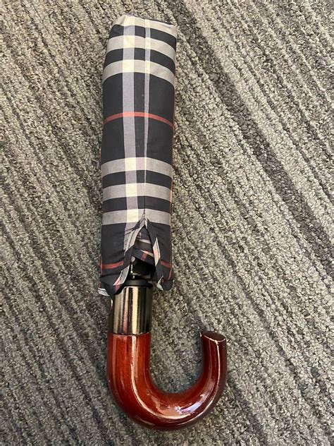 burberry umbrella wooden handle.